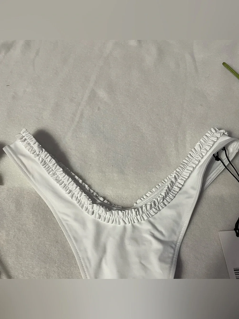 NWT Frankie’s Bikinis White Ruffle Trim Bikini Bottom Small